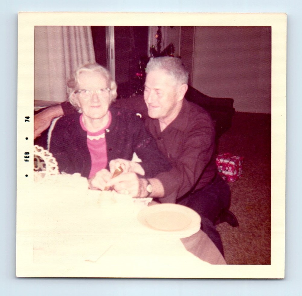 Old Vintage Square Color Photo MAN WOMAN COUPLE IN LIVING ROOM 1974 PIC