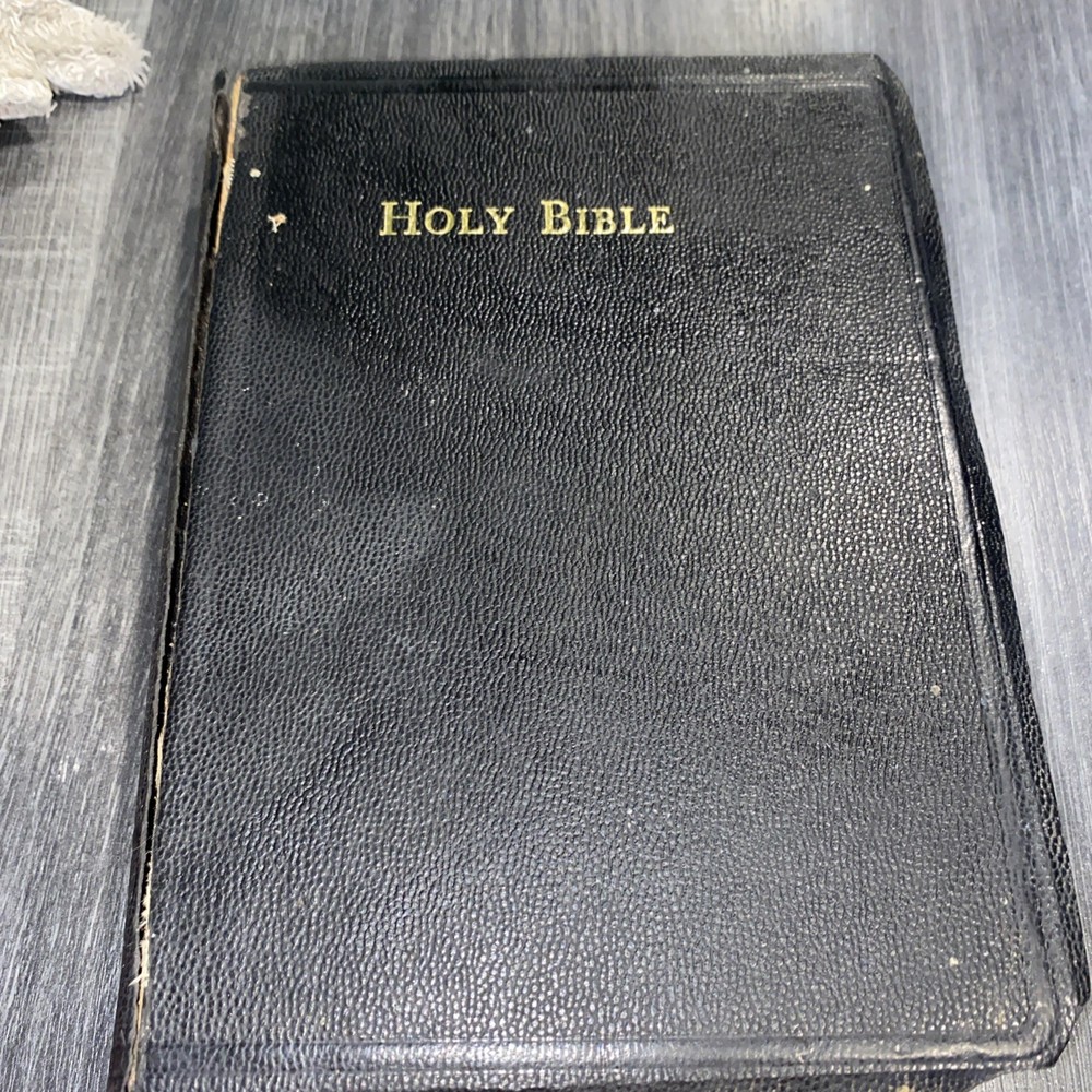 Holy Bible King James Version (KJV) Self Pronouncing - World Publishing