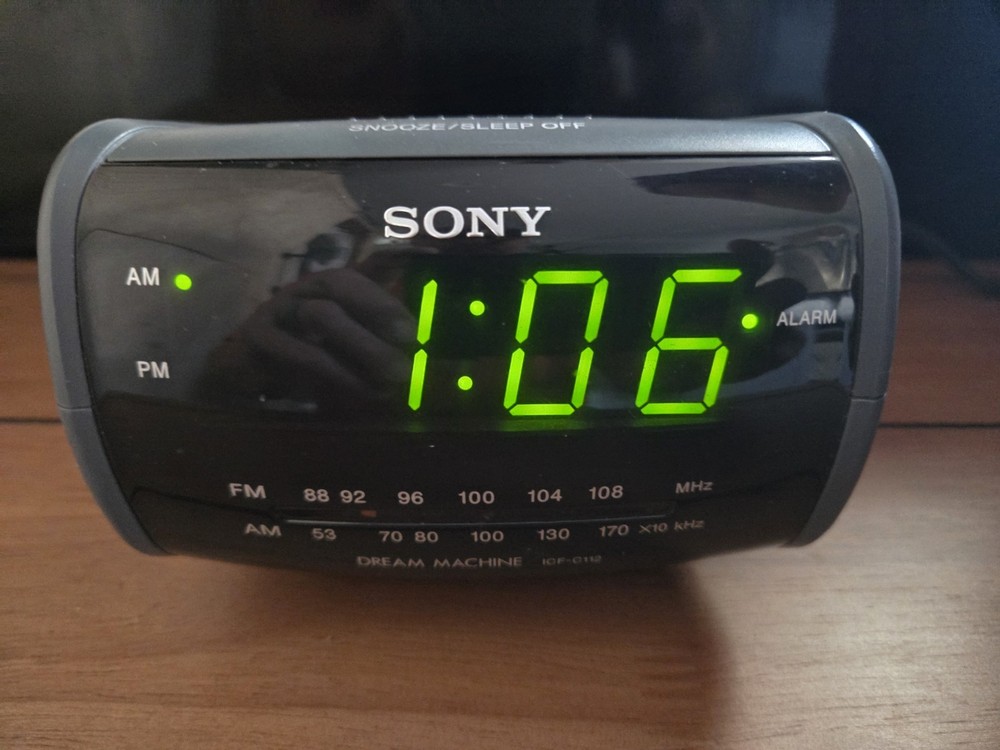 Sony Dream Machine ICF-C112 AM/FM Radio Alarm Clock Black/Dark Grey Tested/Works