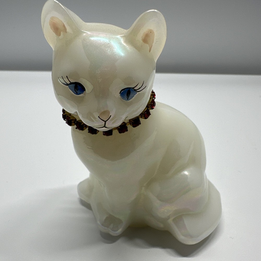 Vintage FENTON White Iridescent Glass Cat figurine With Ruby Collar