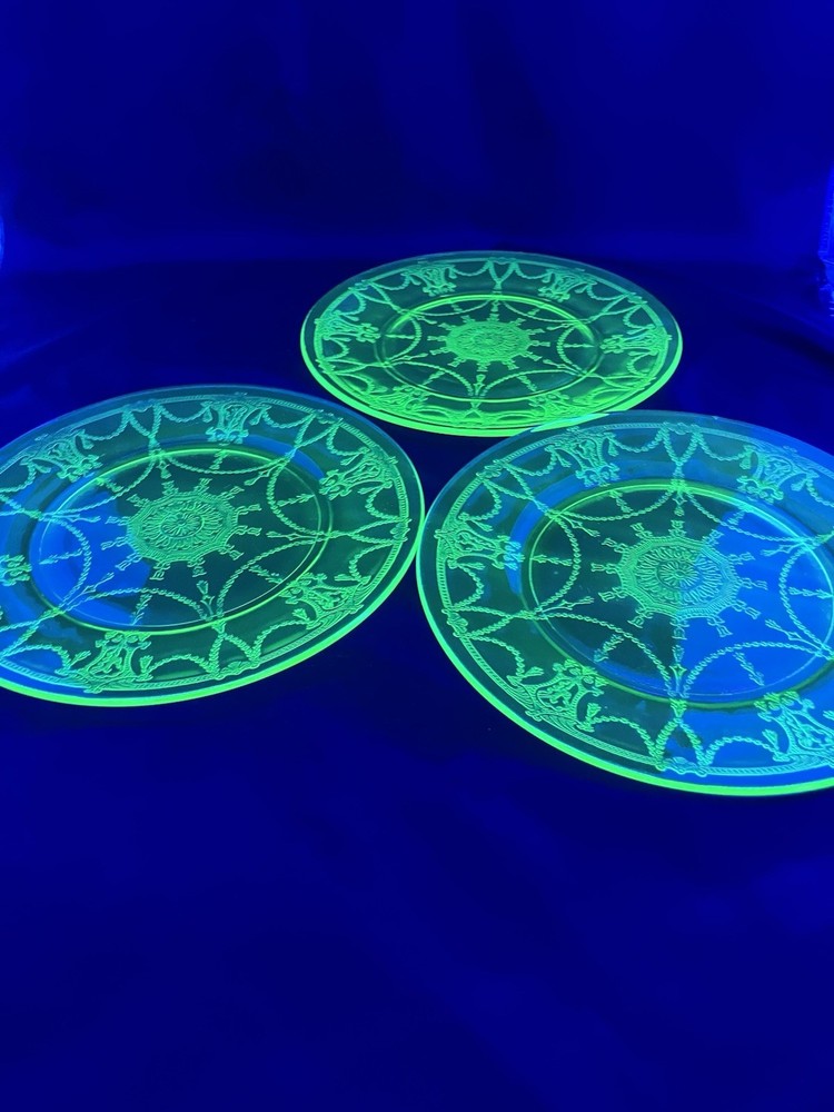 (3) GLOWS Uranium Vaseline Green Cameo Ballerina Glows 9 1/4