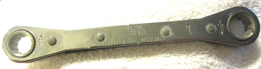 1 PROTO 1192T -Ratcheting Double Box End Wrench 3/8