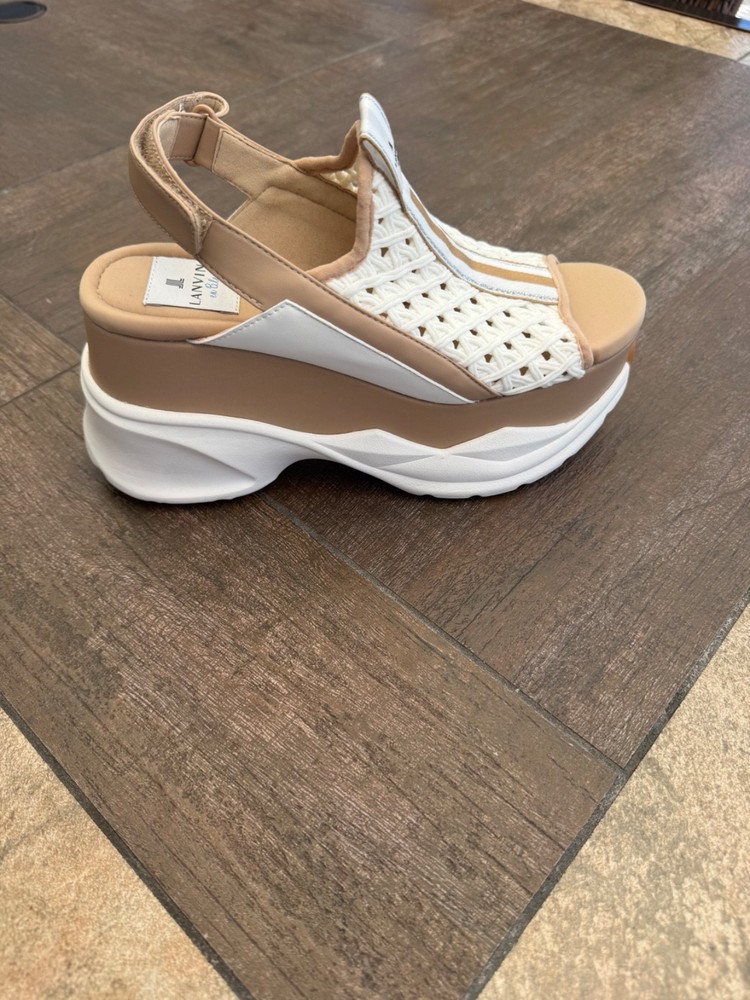 Platform wedge sandals, Lanvin en Bleu, size 8US, new