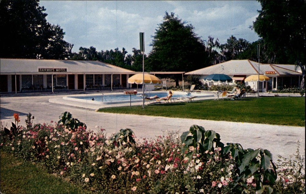 Fairways Motel ~ Ocala Florida ~ swimming pool ~ unused 1950s vintage postcard