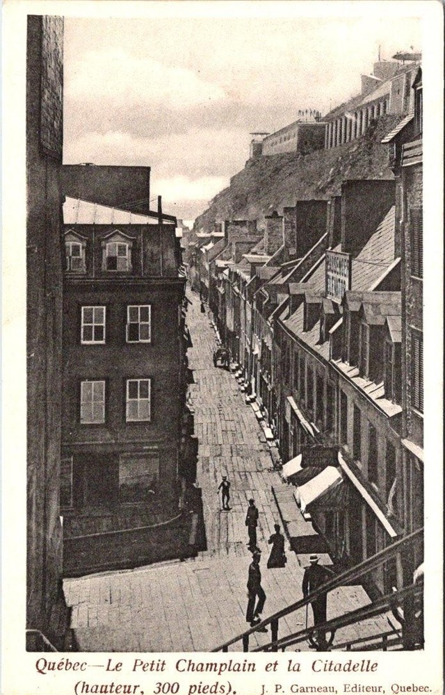 Le Petit Champlain et la Citadelle, QUEBEC, Canada Postcard