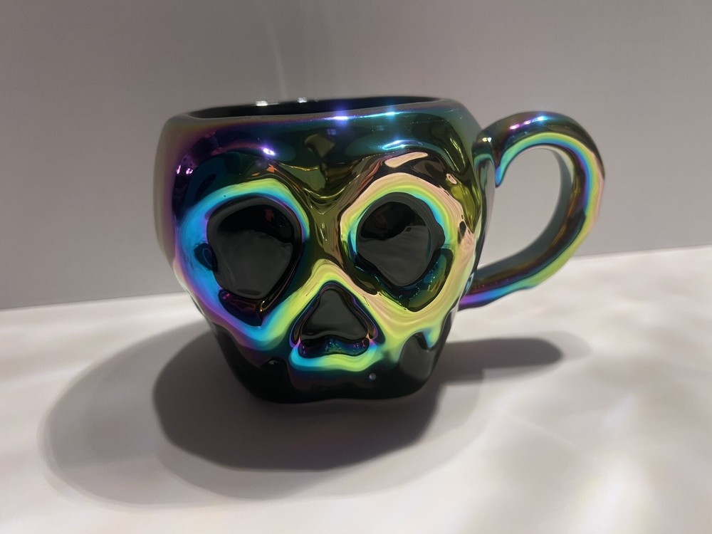 Disney Ceramic Iridescent ONE BAD APPLE/Snow White Poison Apple Coffee Mug 20 Oz