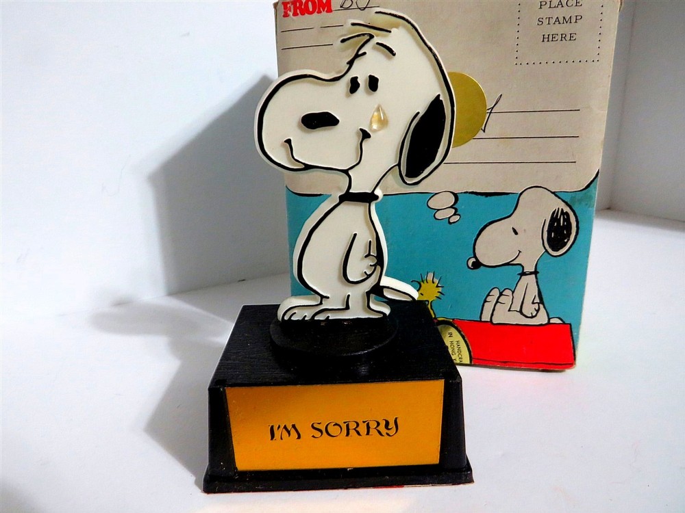 SNOOPY PEANUTS CHARLIE BROWN VINTAGE AVIVA TROPHY FIGURE FIGURINE 1971