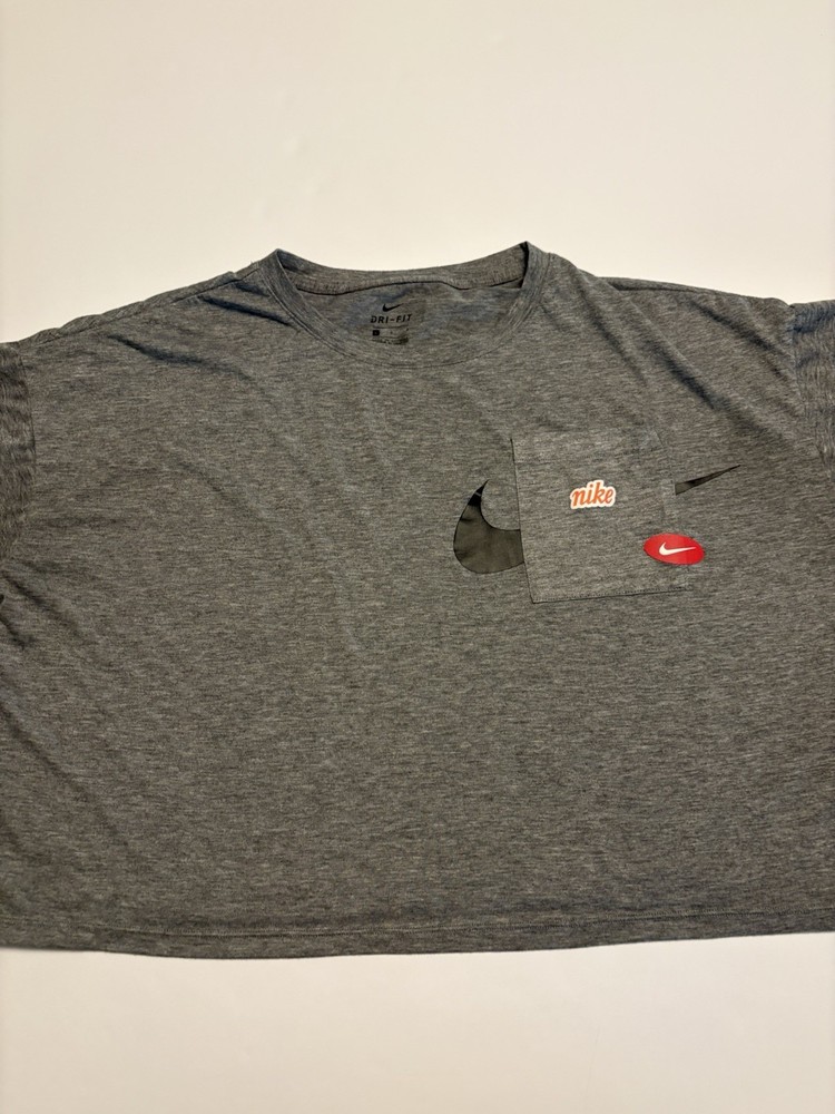 Nike Dri-FIT Women’s Gray Short Sleeve Pocket T-Shirt Size Large Swoosh Crop Top