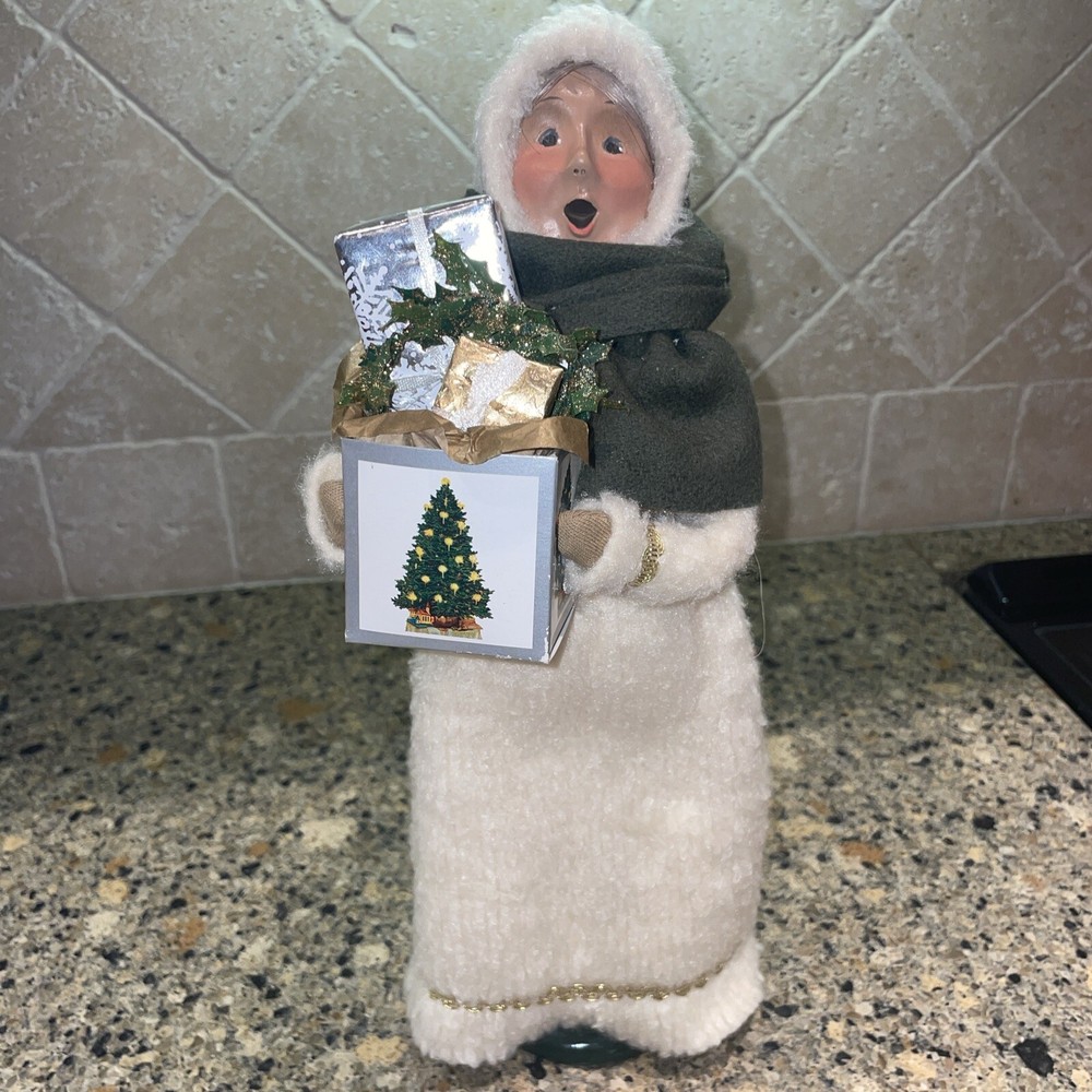 Rare ~ Byers Choice Carolers Talbots Woman In Fur with Box & Packages ~13” ~2002