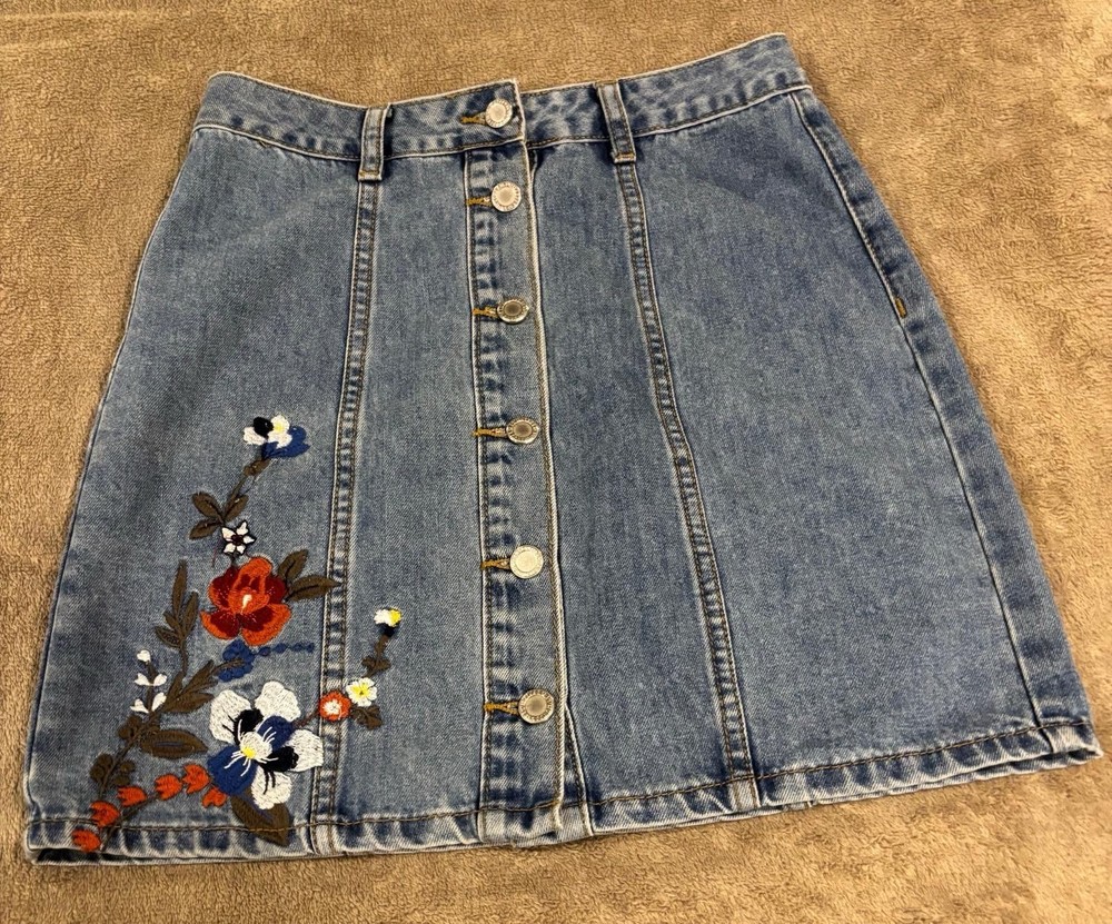 Blu Pepper Women’s Denim Mini Skirt Button Up Floral Embroidery Size Small Boho