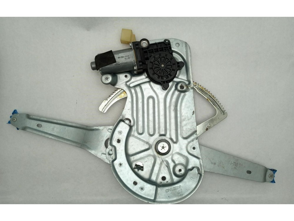 Volvo V70 XC70 01-07 Right Front Power Window Regulator Motor Assembly