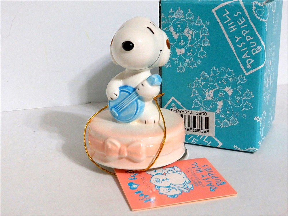 SNOOPY PEANUTS THE GLORY CO LTD DAISY HILL PUPPIES SERIES MUSIC BOX FIGURINE