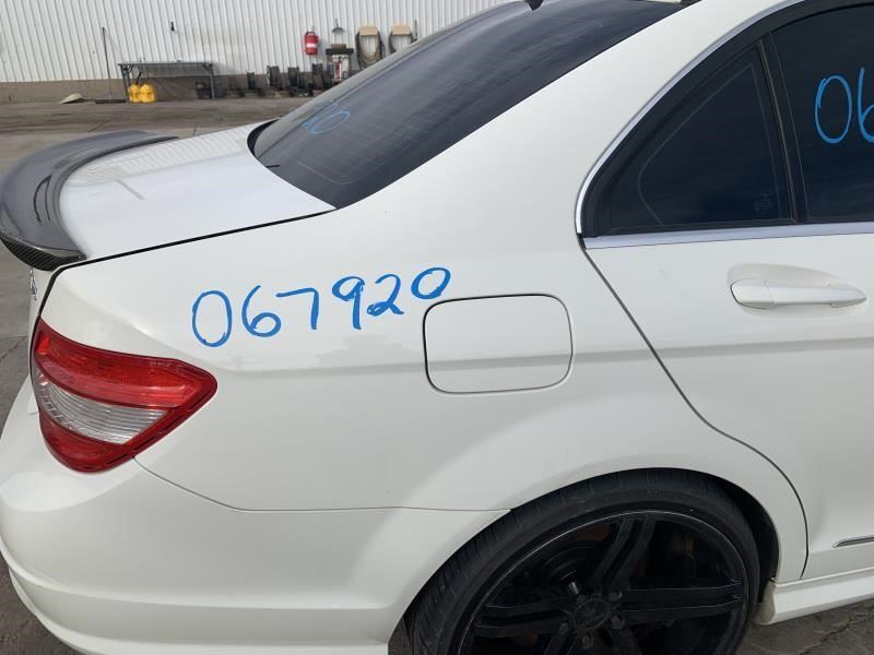 C300      2009 Fuel Filler Door 1073037