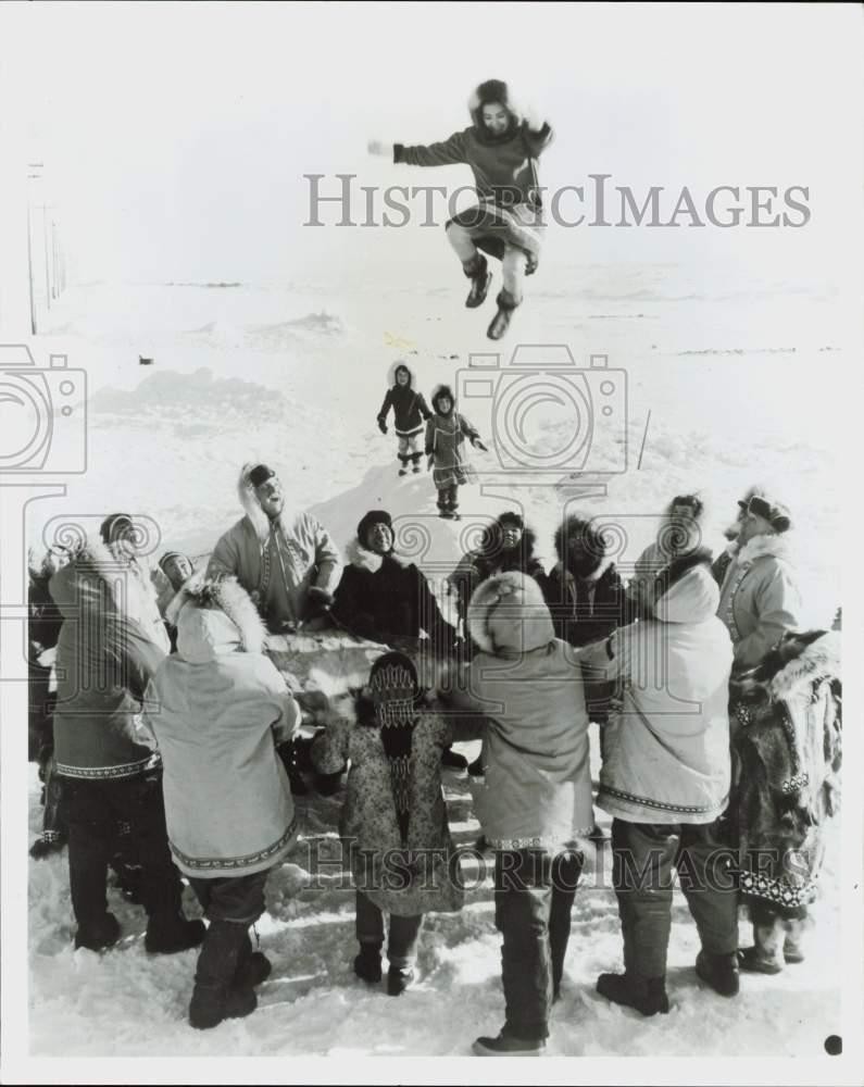 Press Photo Laughing Inuit children during blanket toss in Nome, Alaska