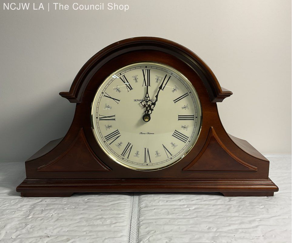 Howard Miller Wooden Mantel Clock w/ Three Chimes Tested Works