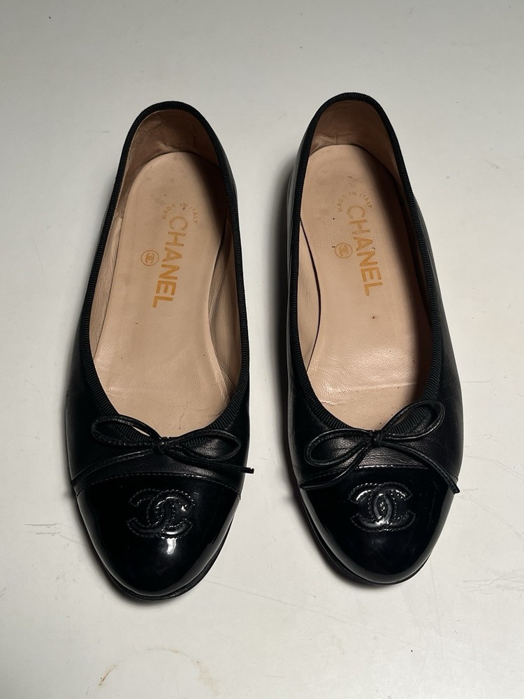 Chanel Black Lambskin Leather Ballet Flats w/ Patent Cap Toe CC Logo Sz EU 37C