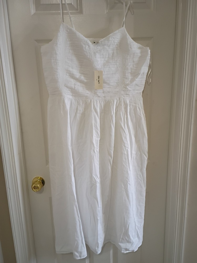 Women's Plus Sleeveless White Maxi Dress.  Size 1X.  NWT