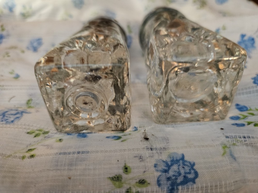 Vintage/Retro Clear Glass Salt & Pepper Shakers Set Refillable Metal Tops 4in