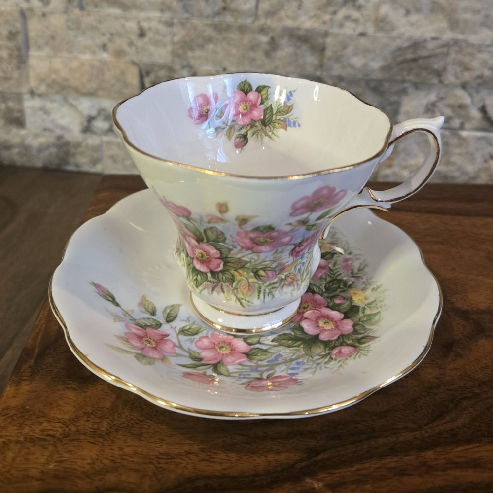Queen Anne Royal Albert Petula Summerside Series 2pc Bone China Tea Cup & Saucer