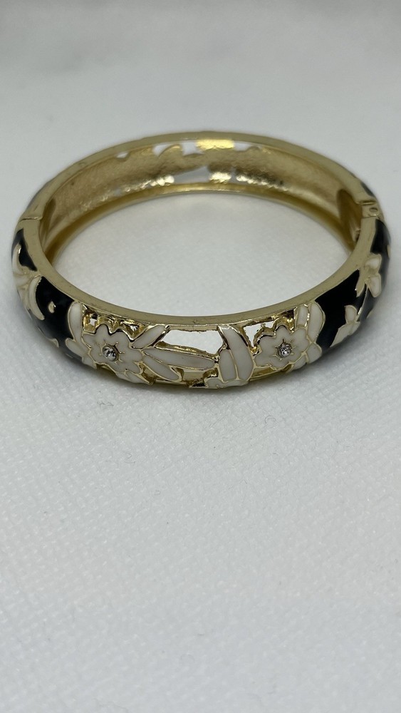 Goldtone Ni White/Black Enamel Flowers Rhinestone Accents Hinged Bangle Bracelet