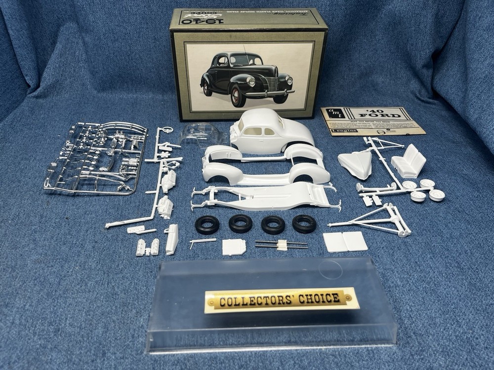 AMT 1940 Ford Coupe 1/25 Scale Model Kit Automobile Collector Series Unbuilt