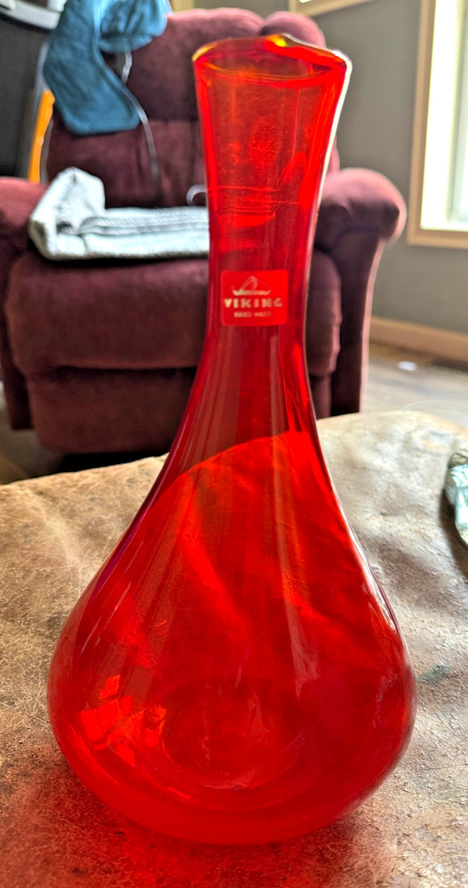 Awesome Vintage Viking Glass Persimmon Red Amberina Vase 9.5