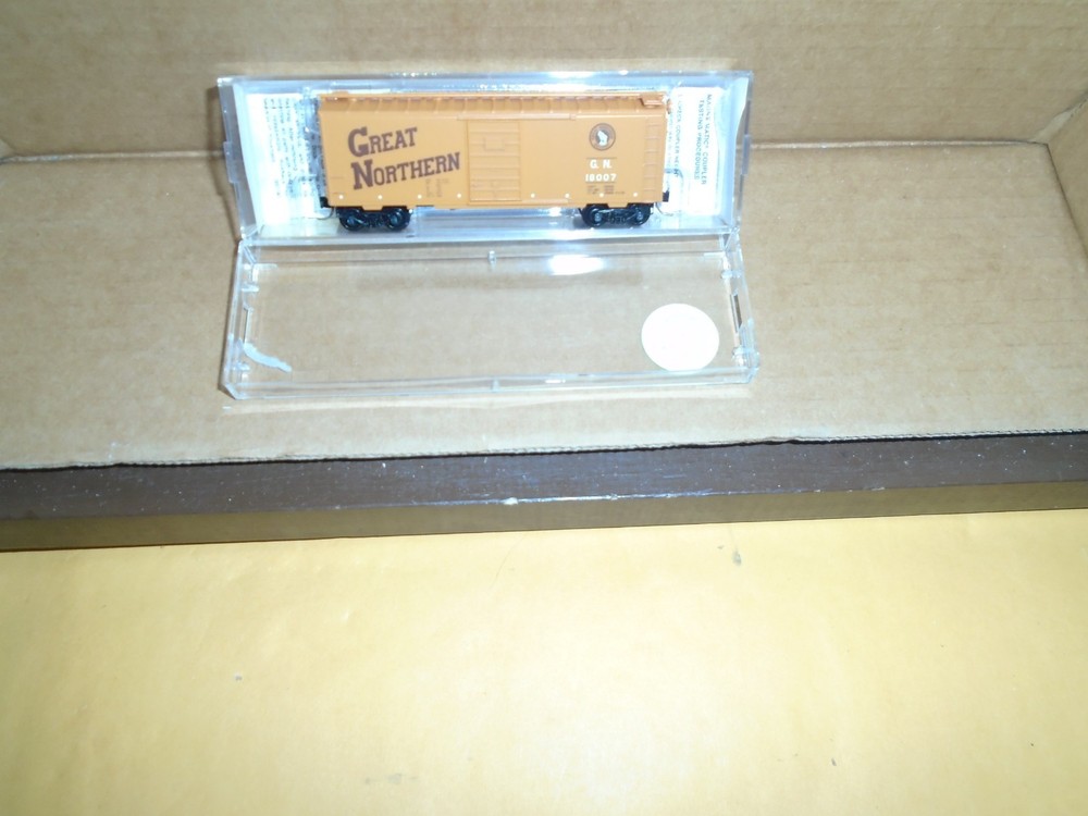 Micro Trains #20190 40' Std Single Door Boxcar - Great Northern #Gn 18007 N
