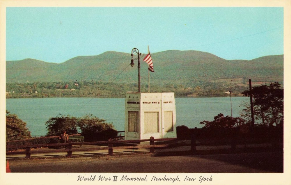 World War II Memorial - Newburgh New York NY - Postcard