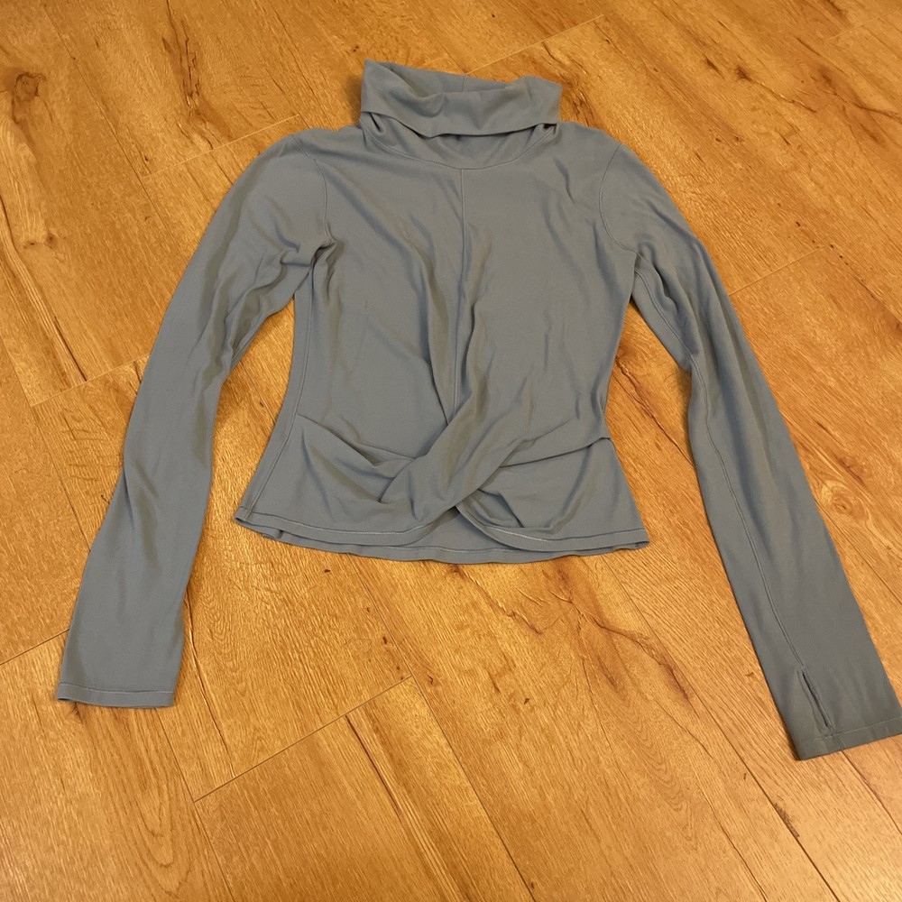 Lululemon Top Ladies 6 Blue Melodic Movement Long Sleeve Turtleneck Twist Front