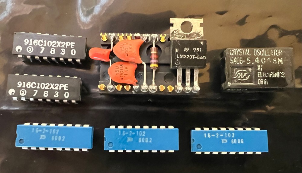LOT OF VINTAGE ELECTRONIC COMPONENTS FROM 1979 IC'S, CRYSTAL OSCILLATOR & MORE