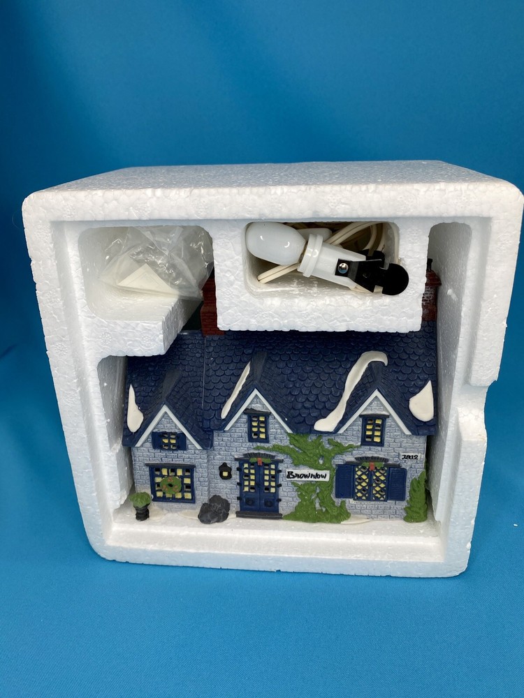 Dept 56 Heritage Dickens Christmas Village Oliver Twist Brownlow House Collectible