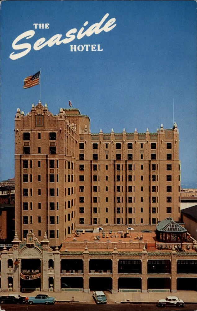 Atlantic City New Jersey Seaside Hotel 1950s cars aerial unused vintage postcard