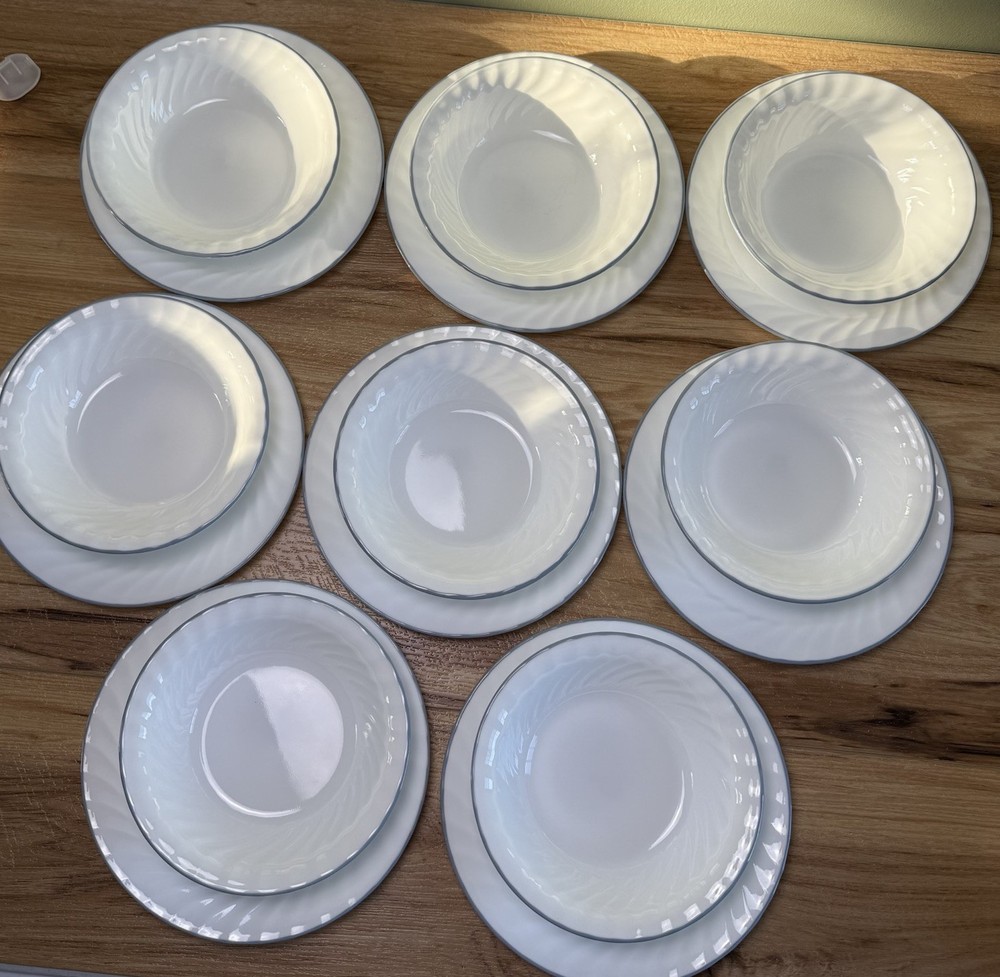 Vintage Corelle Blue Gray 16-Piece Bowl and Plate Set  
