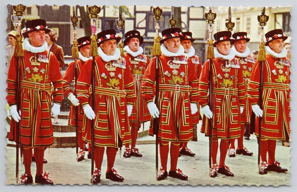 Yeomen Warders Tower of London UK Beefeaters Vintage Postcard Photo C11805