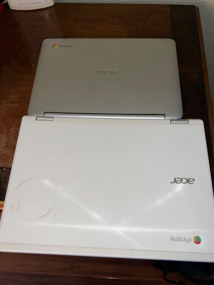 Asus C100P and Acer CB5-132T Chromebooks without charging cables-image