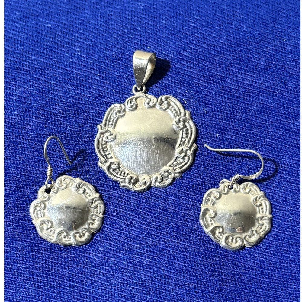 Beautiful Vintage 925 Sterling Silver Pendant/Earring set. Signed