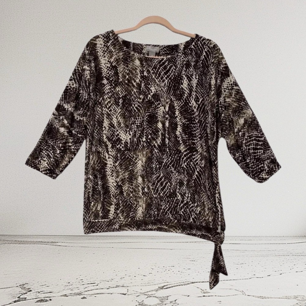 Chico’s Travelers Women’s Slinky Stretch Knit Top Size 1 Medium 8  Animal Print