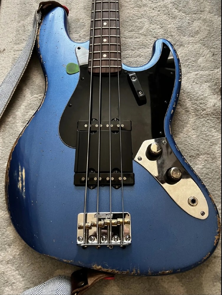 Fender Jazz Bass 60s Pickup Spacing Ramp Thumbrest