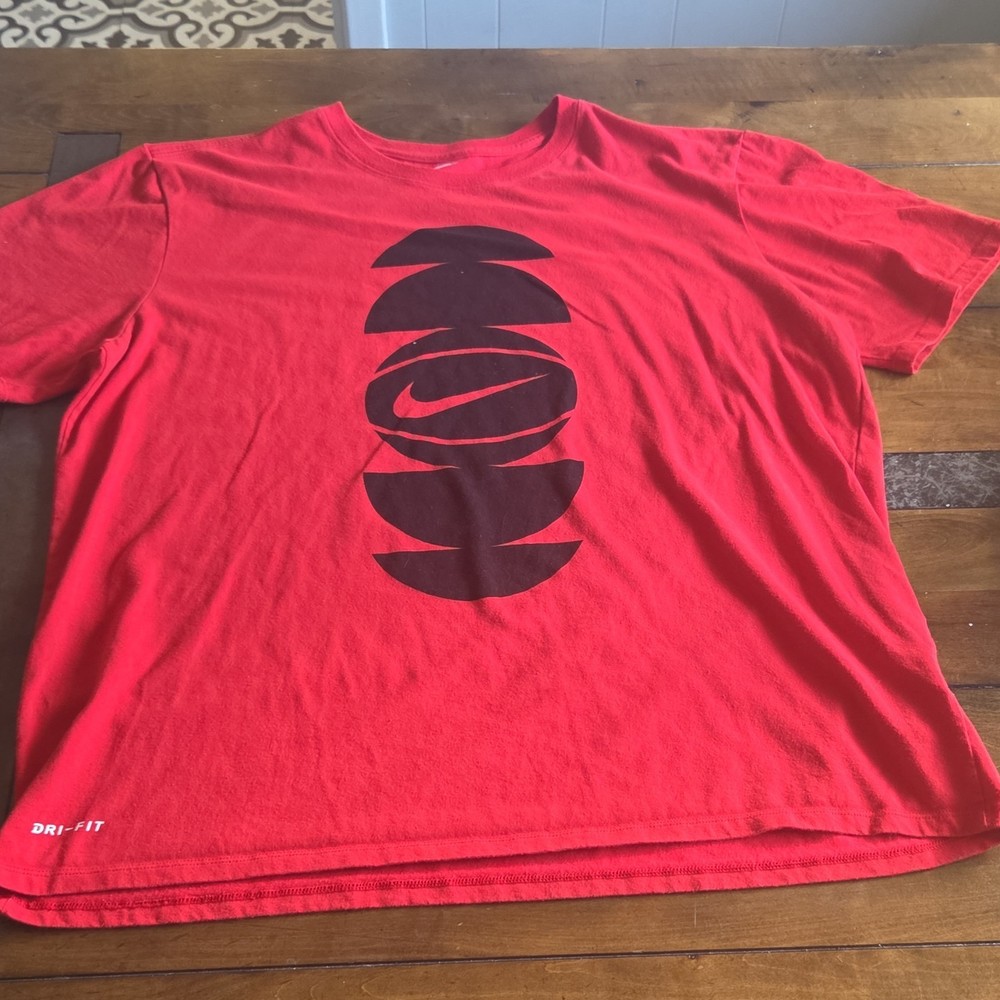 Nike Men's Red Infinity Hoops Basketball T-Shirt - The Nike Tee XL