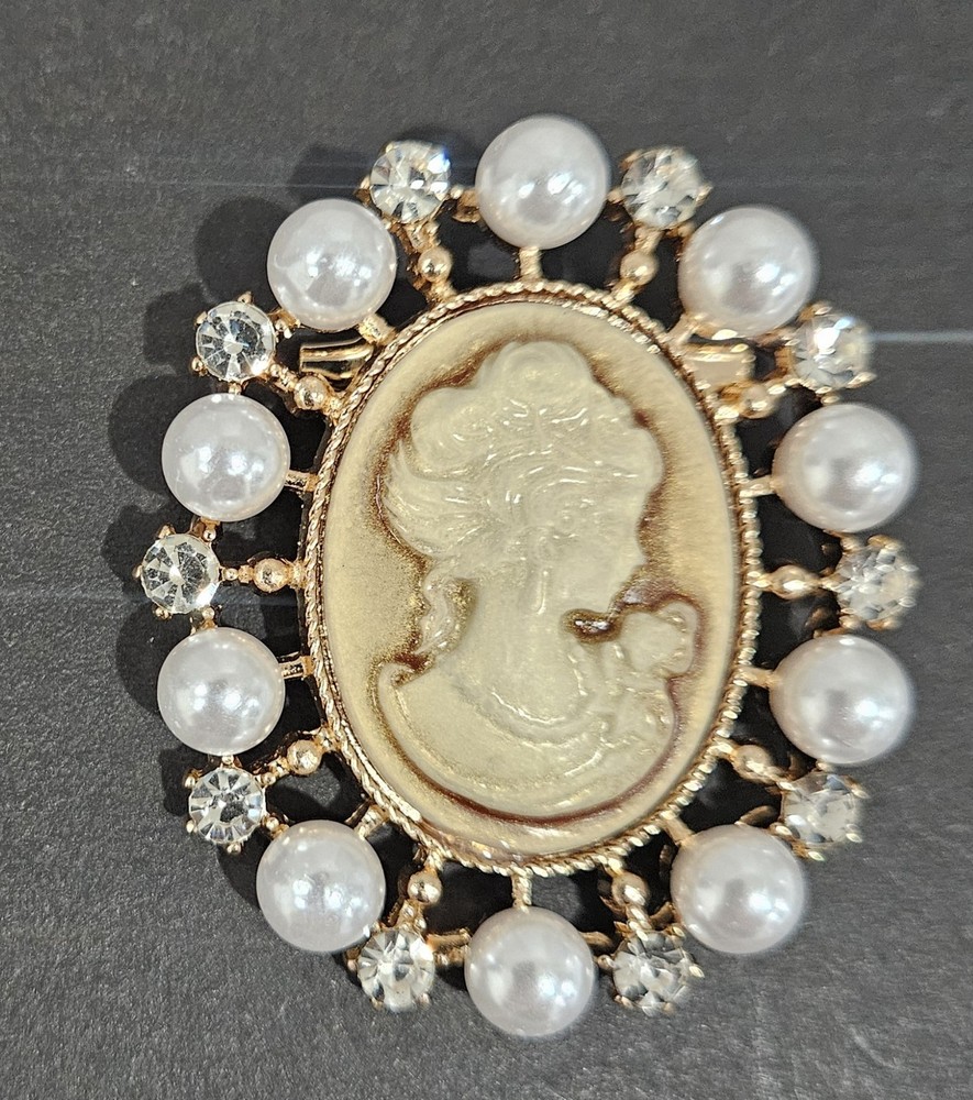 Faux Cameo Pearls Rhinestones Gold Tone Brooch