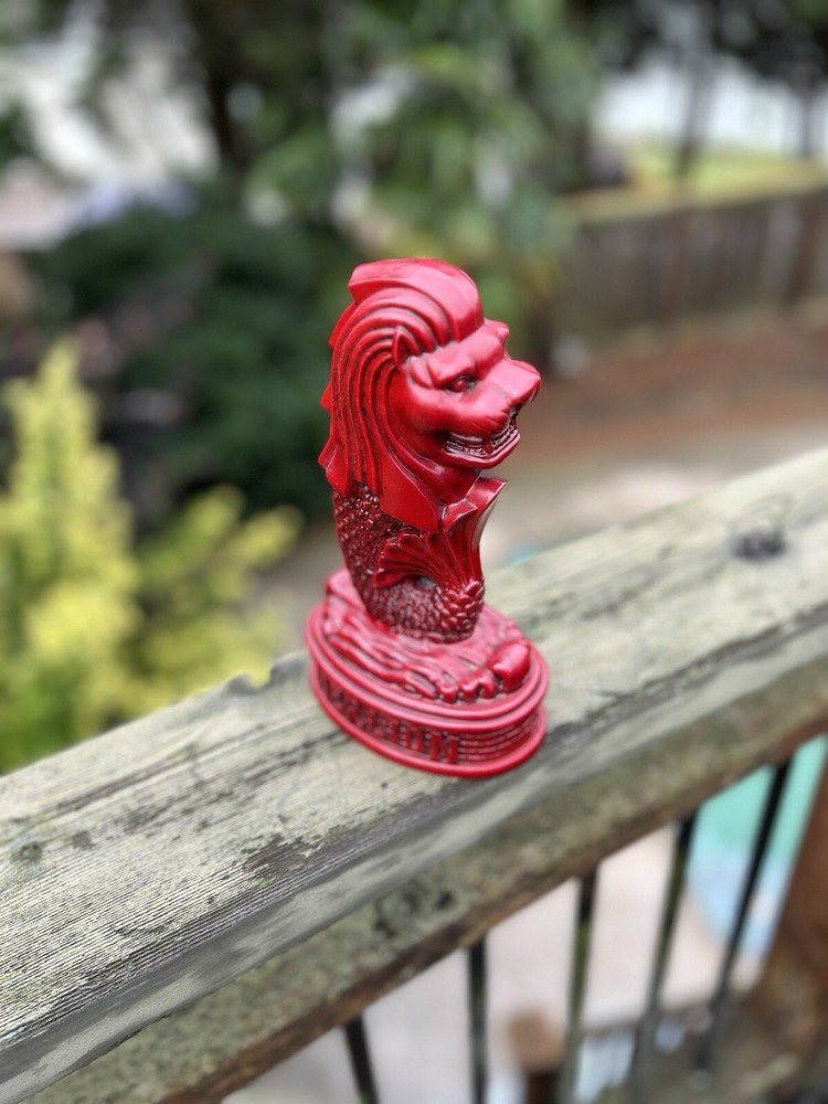 Red Carved Singapore Merlion Sea Lion Statue Sculpture Figurine.