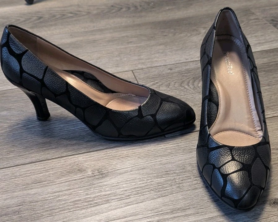 EUC Beautifeel 6.5 Black Croc Embossed Leather Heels Comfortable Timeless Work Shoes