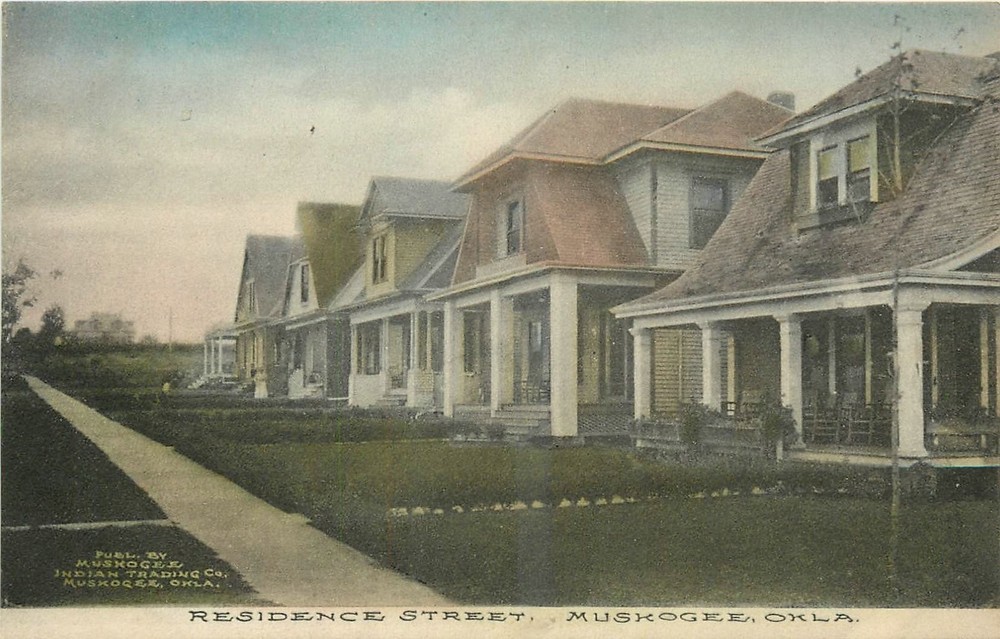 c-1910 Muskogee Oklahoma Residence Street hand colored Postcard 25-7734