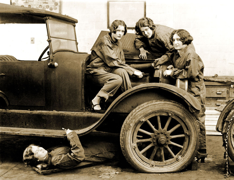 1927 High School Girls in Auto Repair Class Old Photo 8.5