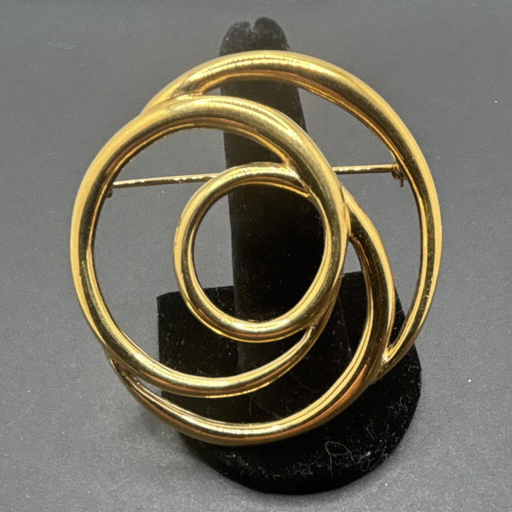 Signed Trifari Gold Tone Swirl Spiral Circle Brooch Pin Metal