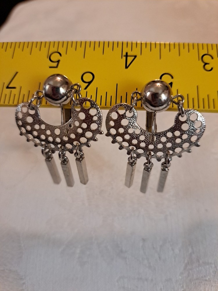 Vintage Sarah Coventry Charisma silver tone clip on earrings