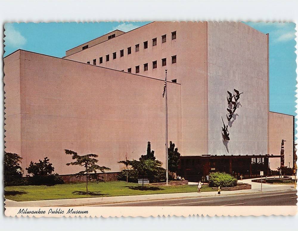 Postcard Milwaukee Public Museum Wisconsin USA