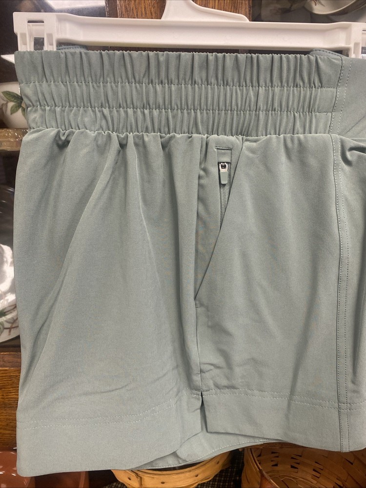 All In Motion Women's Active Light Mid Rise Woven Shorts Size Medium Quick Dry