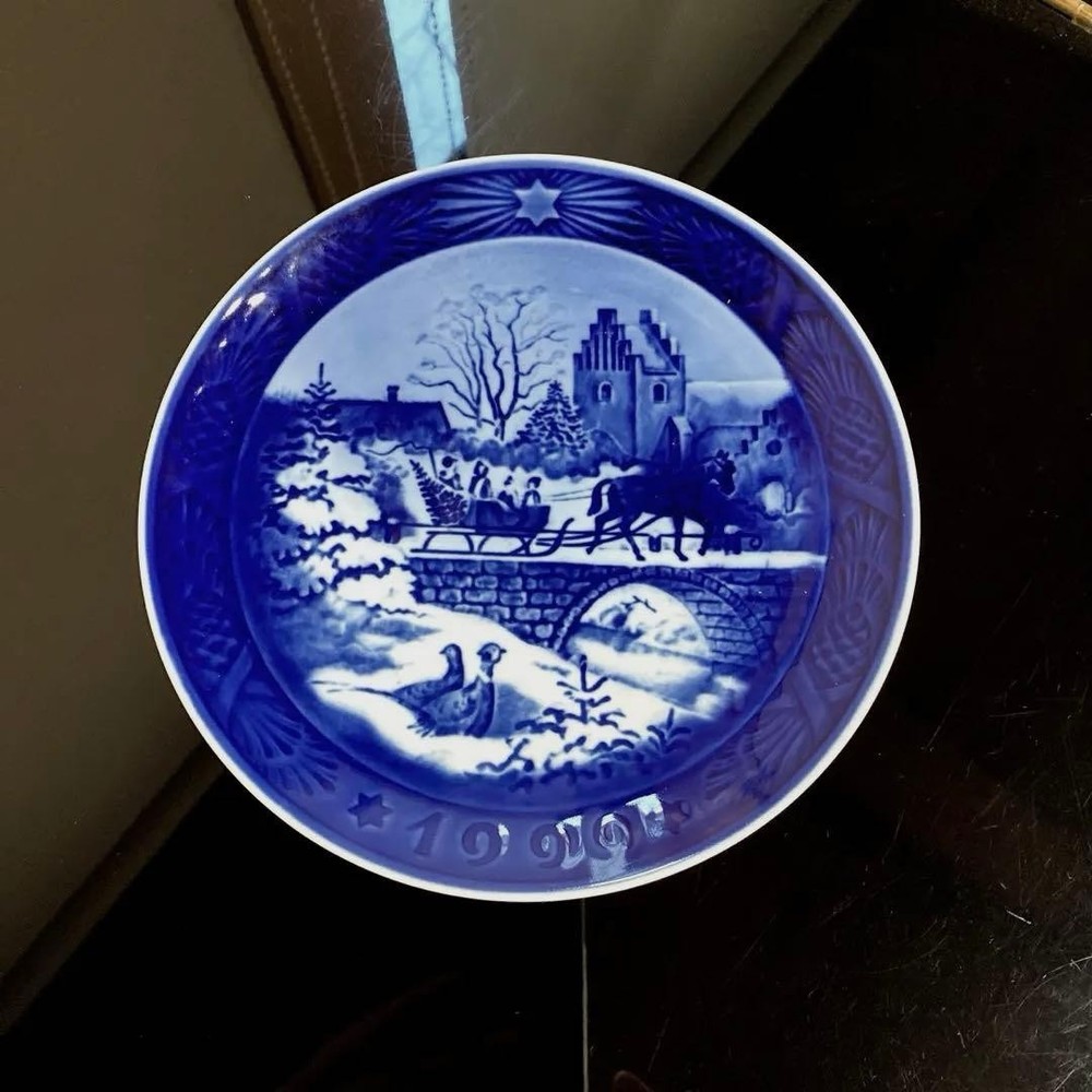 Royal Copenhagen 1999 Plate White Porcelain Unused Collectible