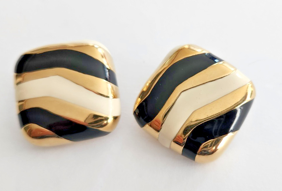 Large CINER Designer Gold Tone Stripped Enamel Clip-On Earrings High Quality – S